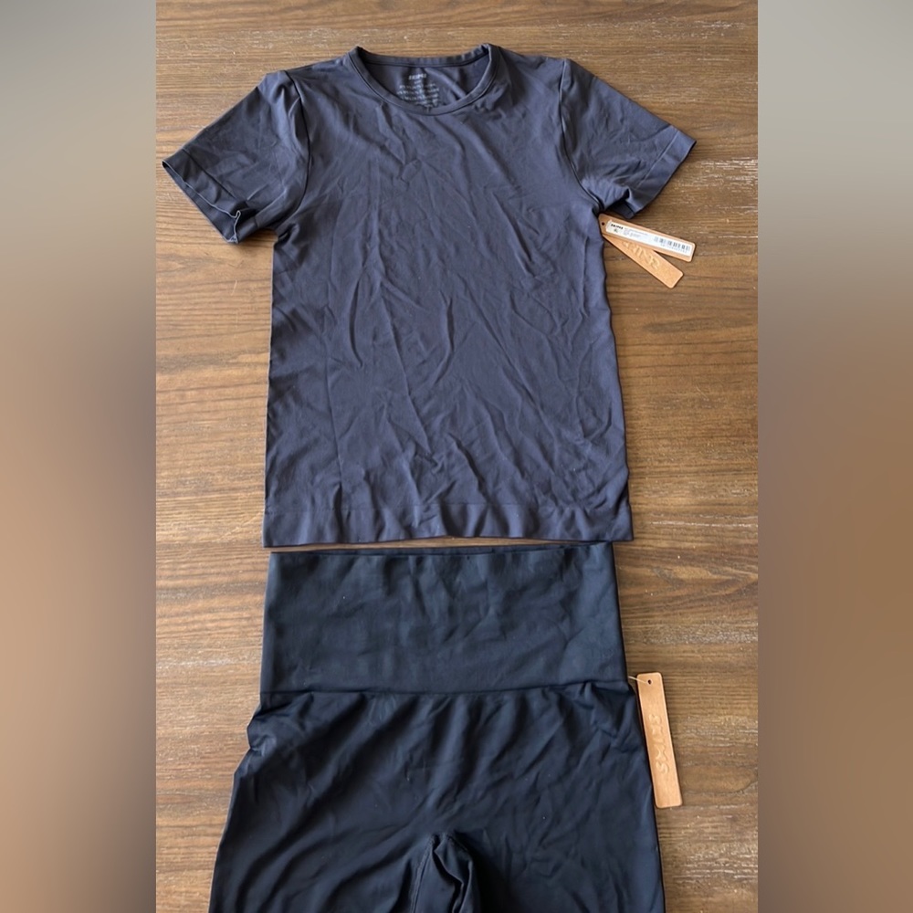 SKIMS Smoothing Seamless set.